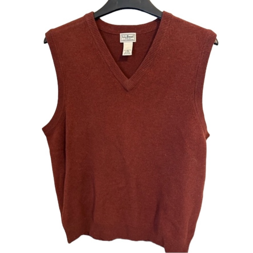 Men’s brick red L.L. Bean sweater vest. Professional preppy modern size large
